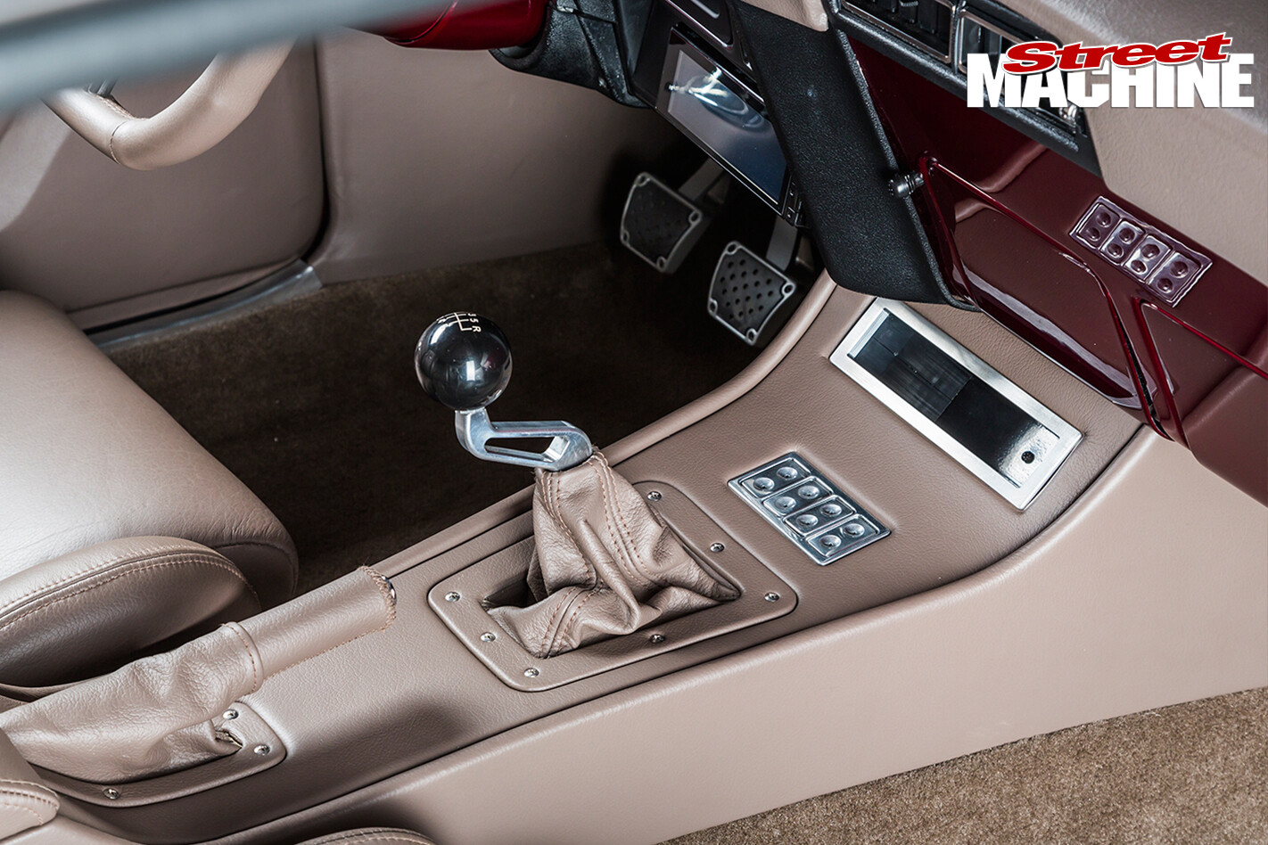 Chevrolet -Camaro -RS-centre -console