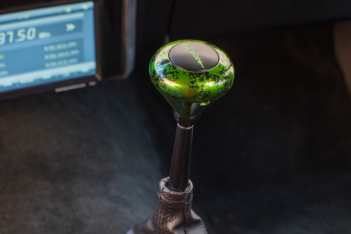 V12 Chevrolet Camaro gearstick
