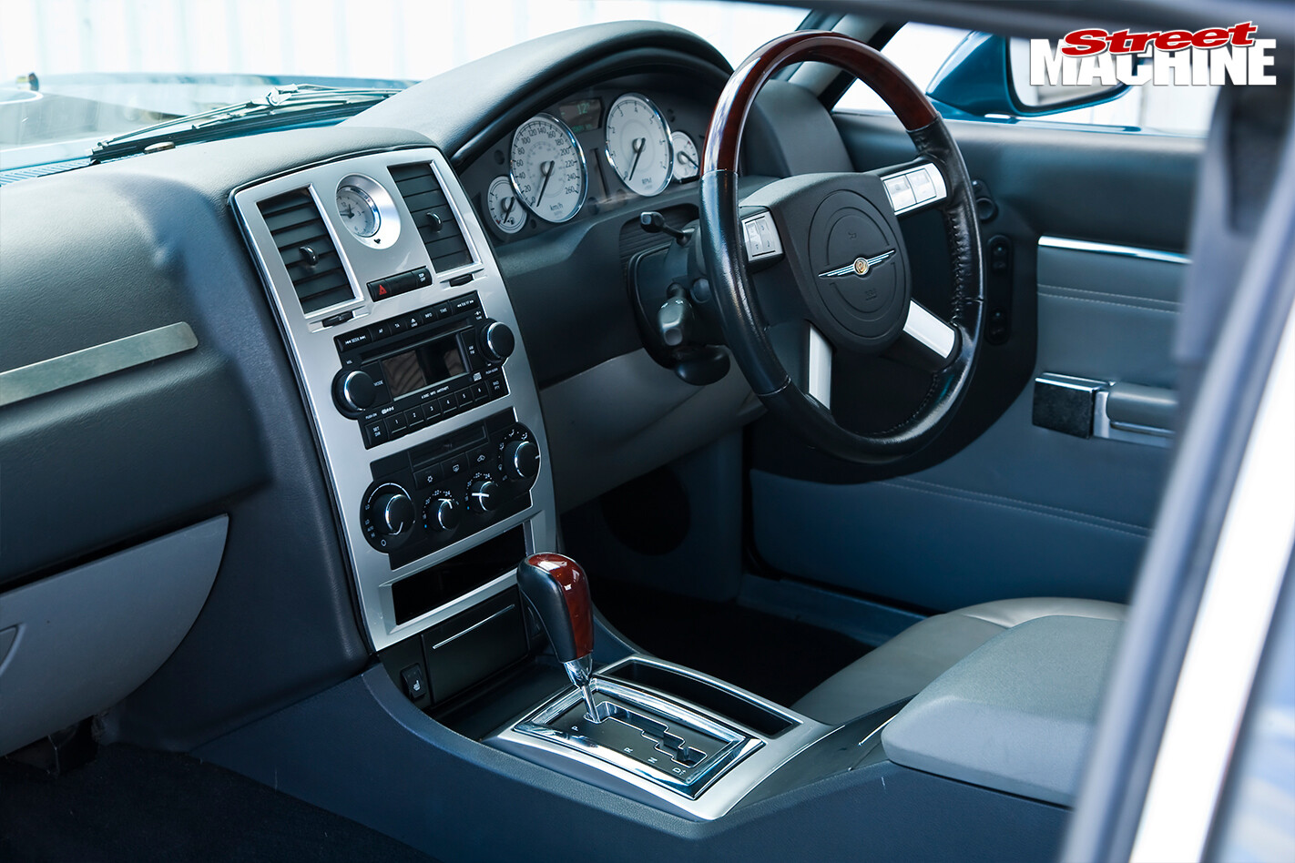Chrysler -CL-Charger -interior -front -console -2