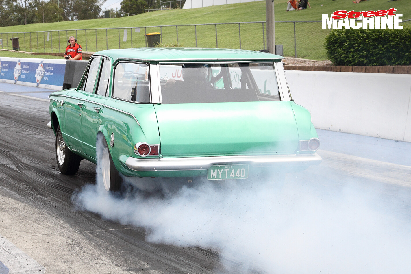 Chrysler Valiant AP6 Wagon Burnout