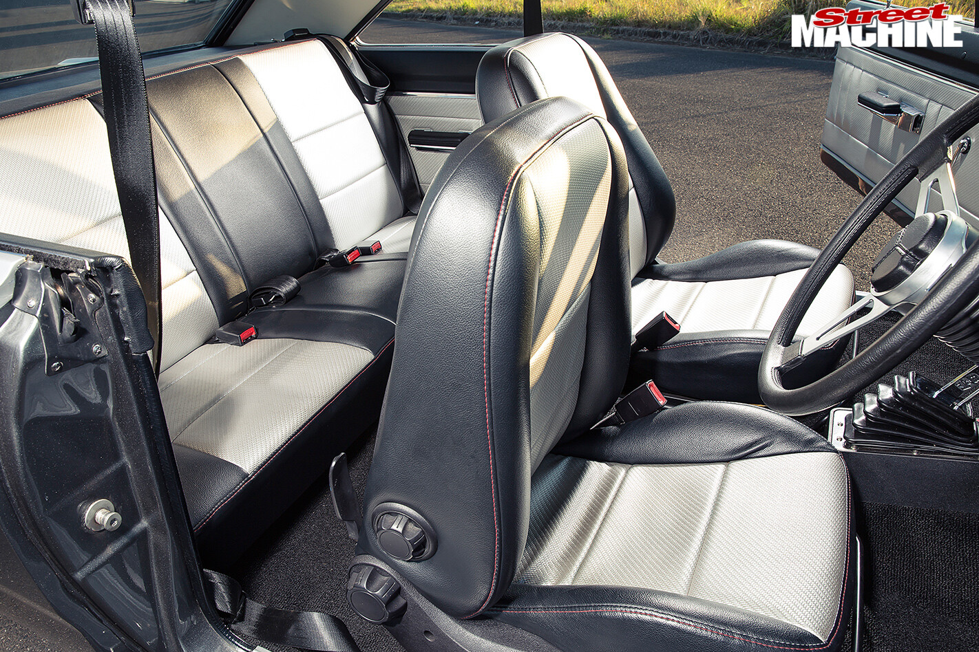 Chrysler -Valiant -VF-interior -seats