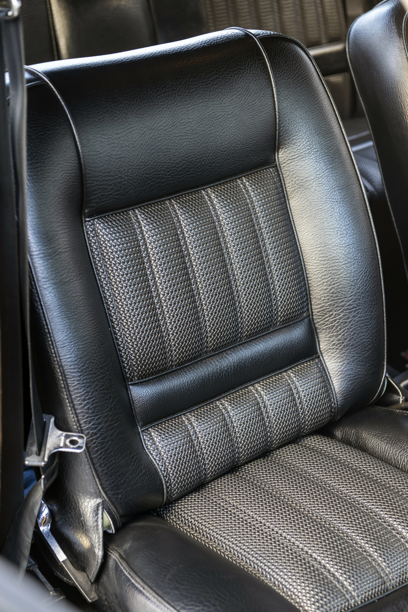 2ef9170d/connor chiarelli xy falcon reader seat jpg
