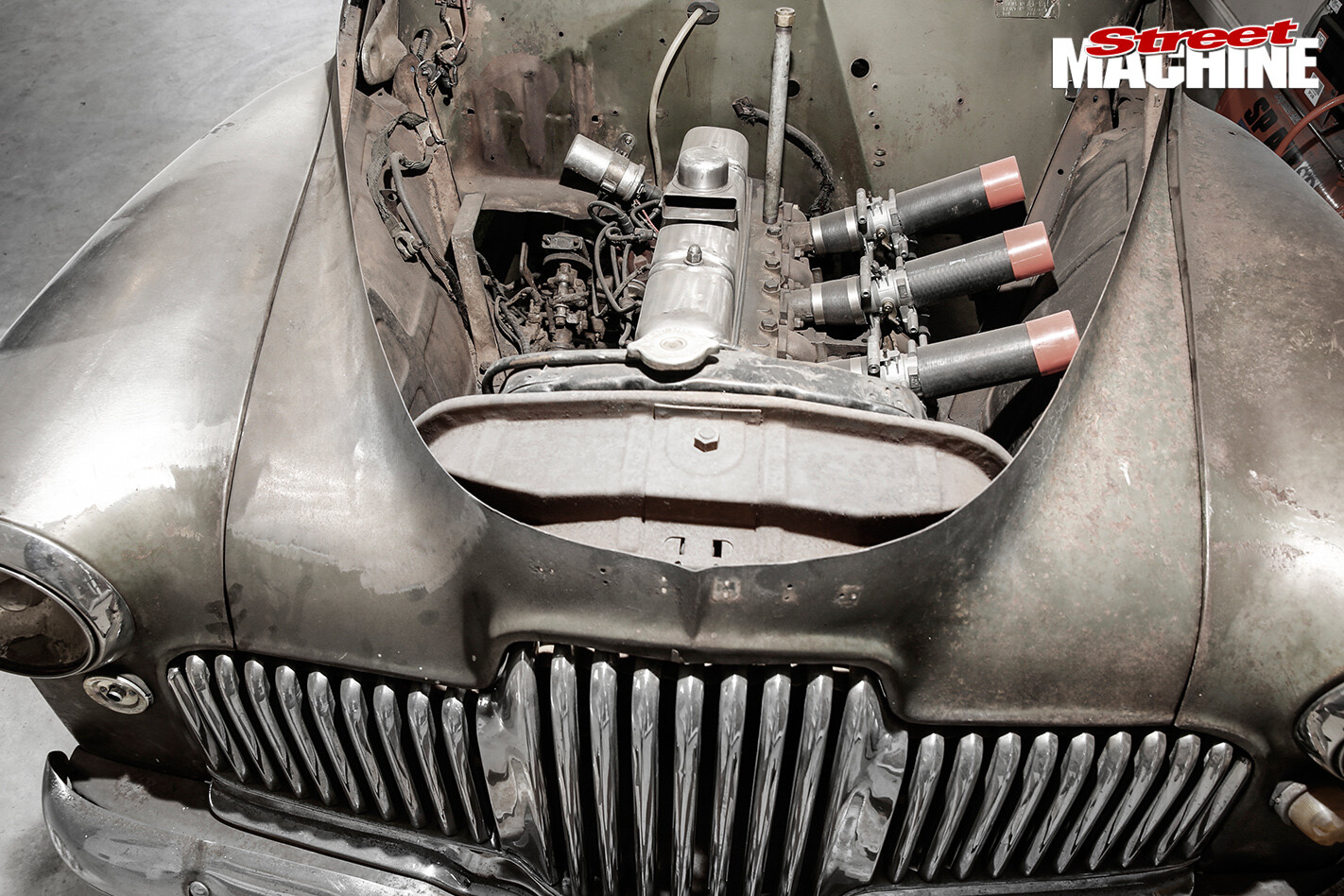 CUSTOM-HOLDEN-FX-COUPE-engine