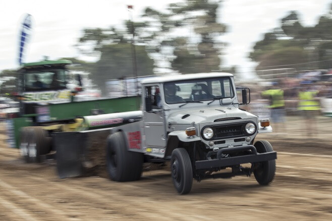Toyota Land Cruiser truck pull