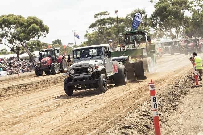 Toyota Land Cruiser truck pull