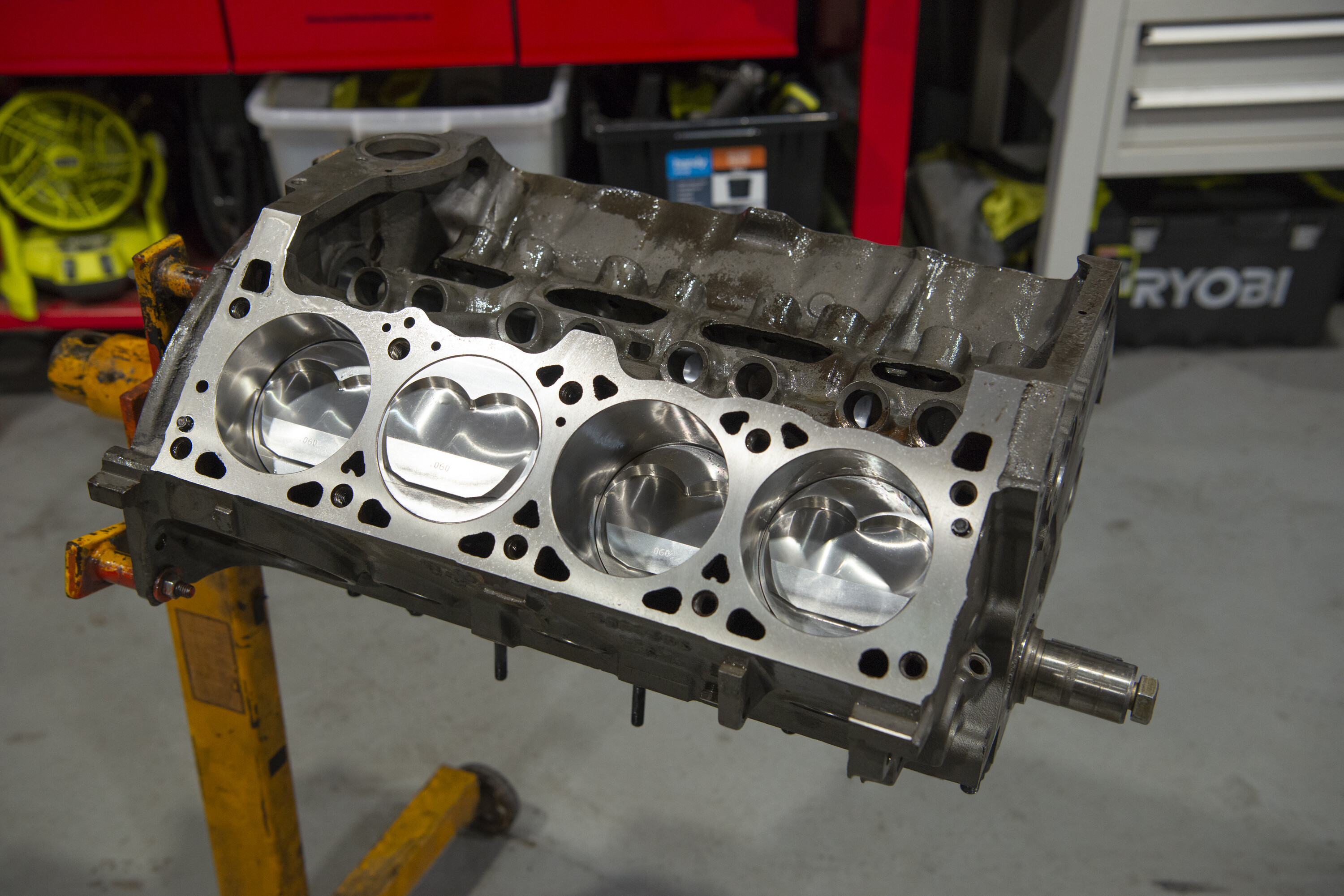 Street Machine TV DU Chrysler 318 Enginebottomend 61