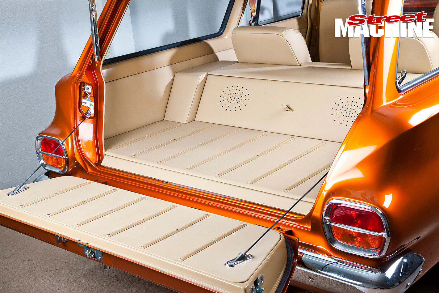 EJ-Holden -interior -rear2