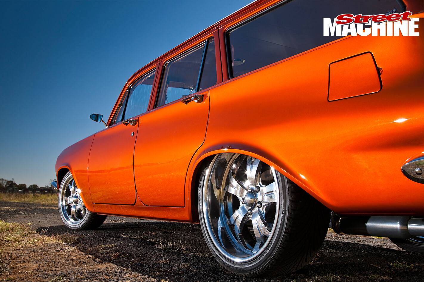 EJ-Holden -side -rear -wheel