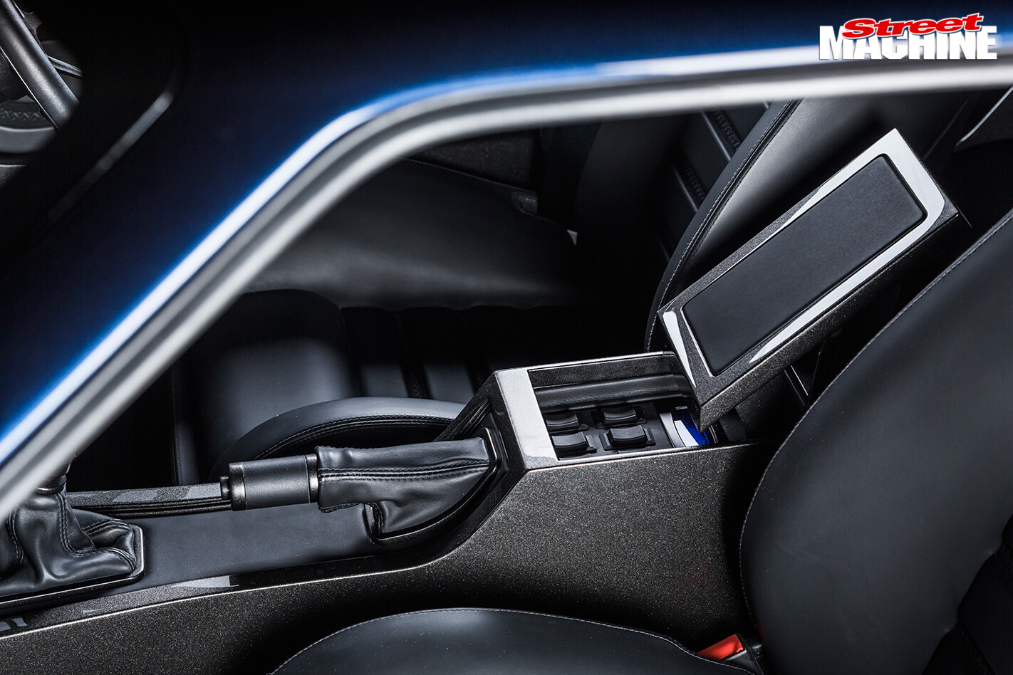 Falcon -XB-coupe -XBOSS-interior -centre -console