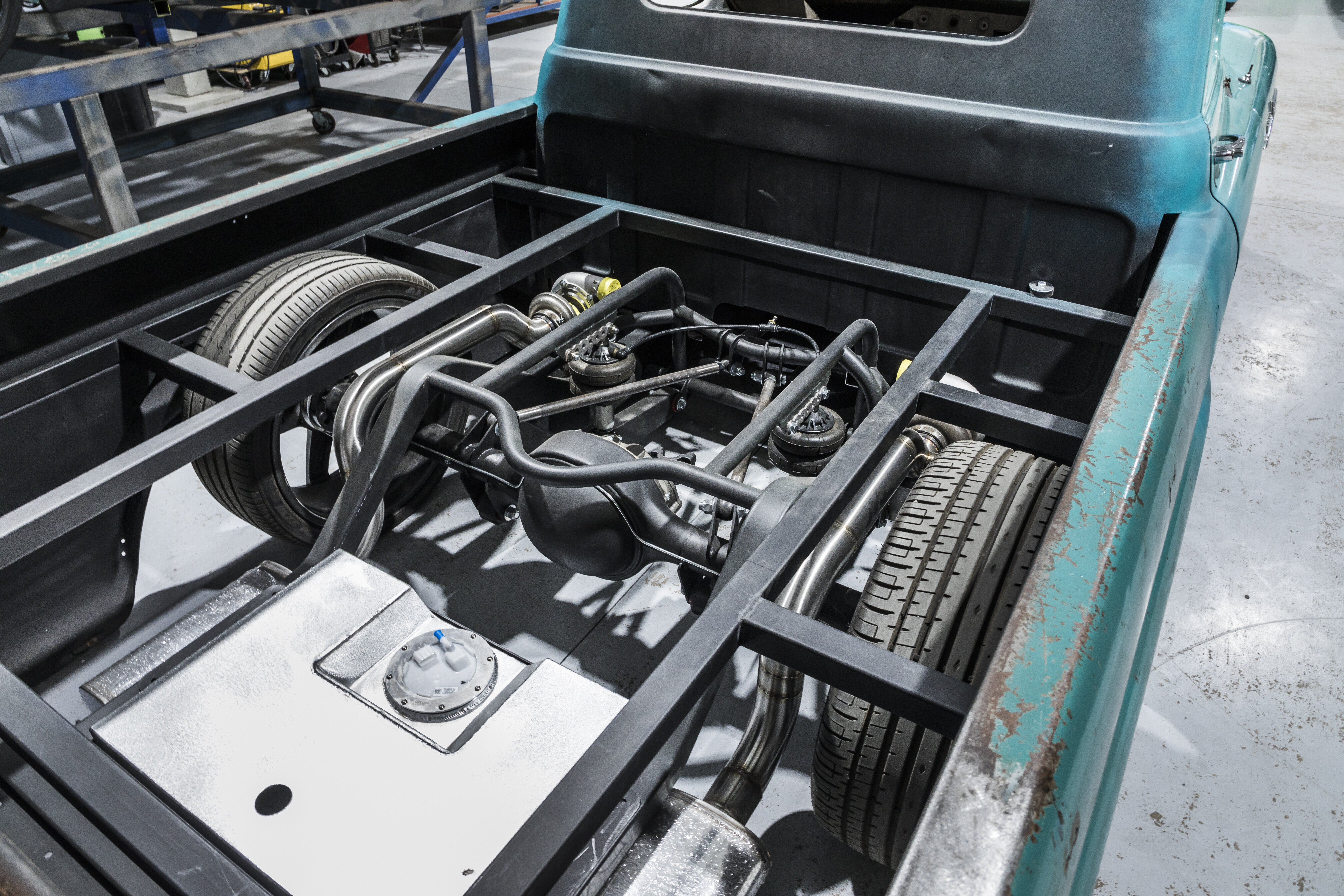 Street Machine Features Fekete Apache 4
