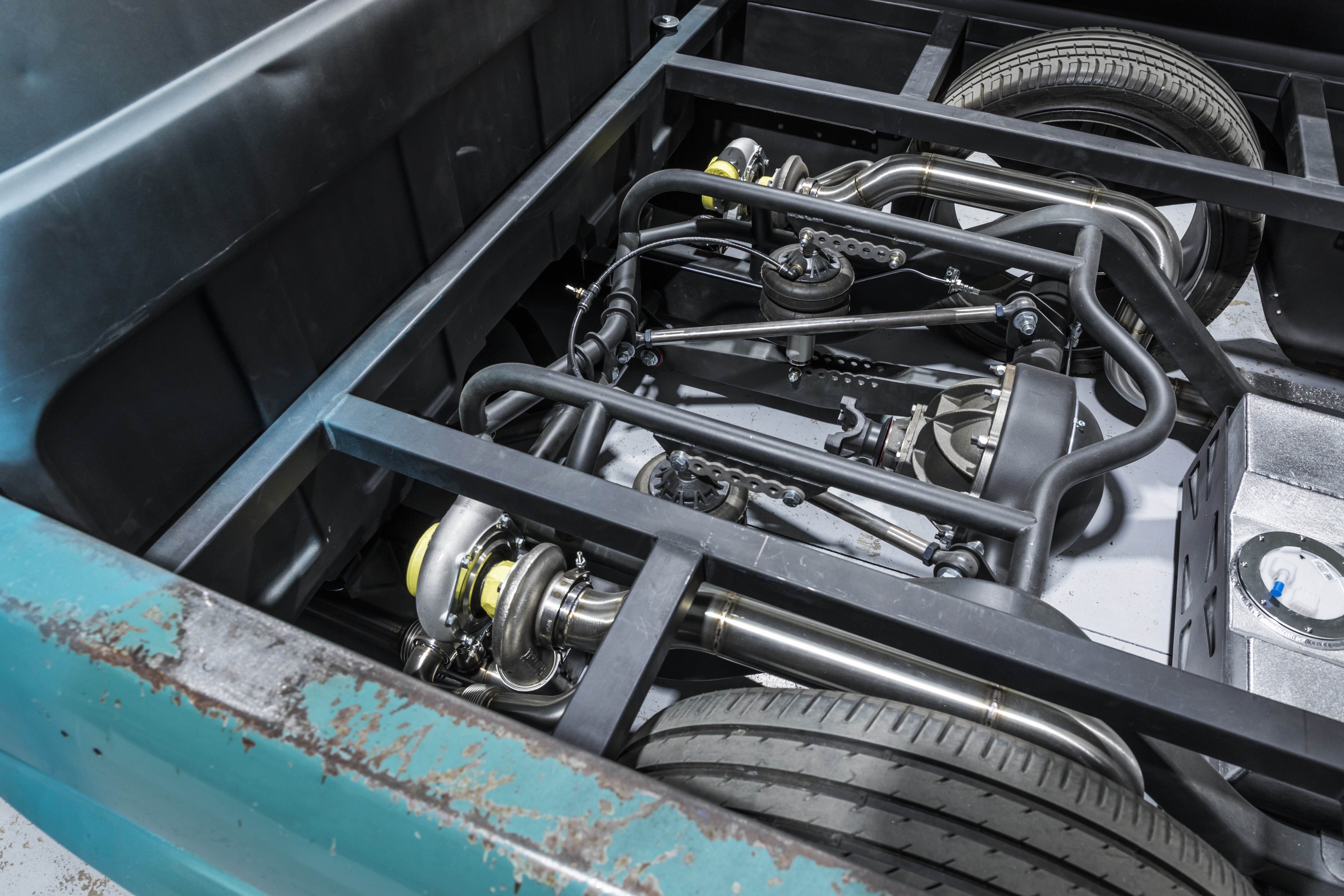Street Machine Features Fekete Apache 8