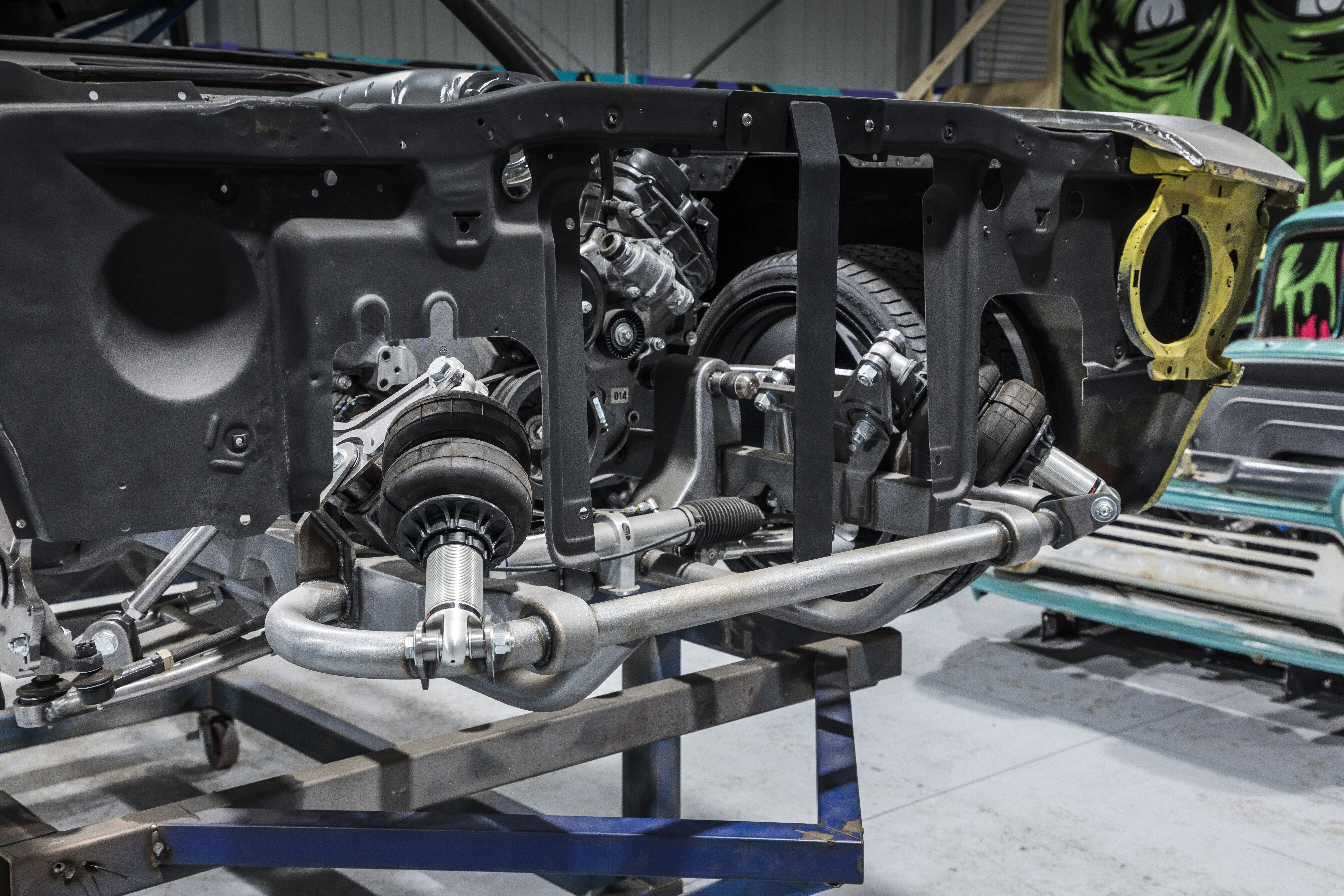 Street Machine Features Fekete XW 13