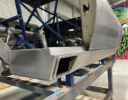 Street Machine Features Fekete XW 25