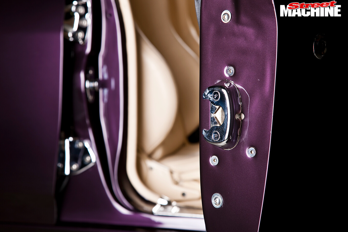 Ford -Falcon -XB-door -hinge