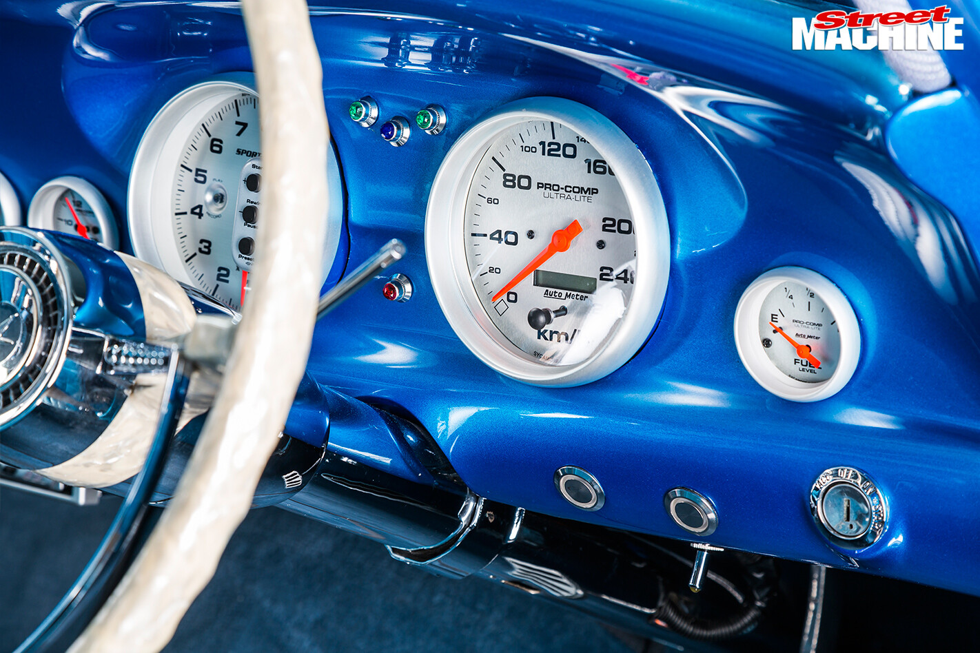 Ford -Falcon -XP-sedan -gauges