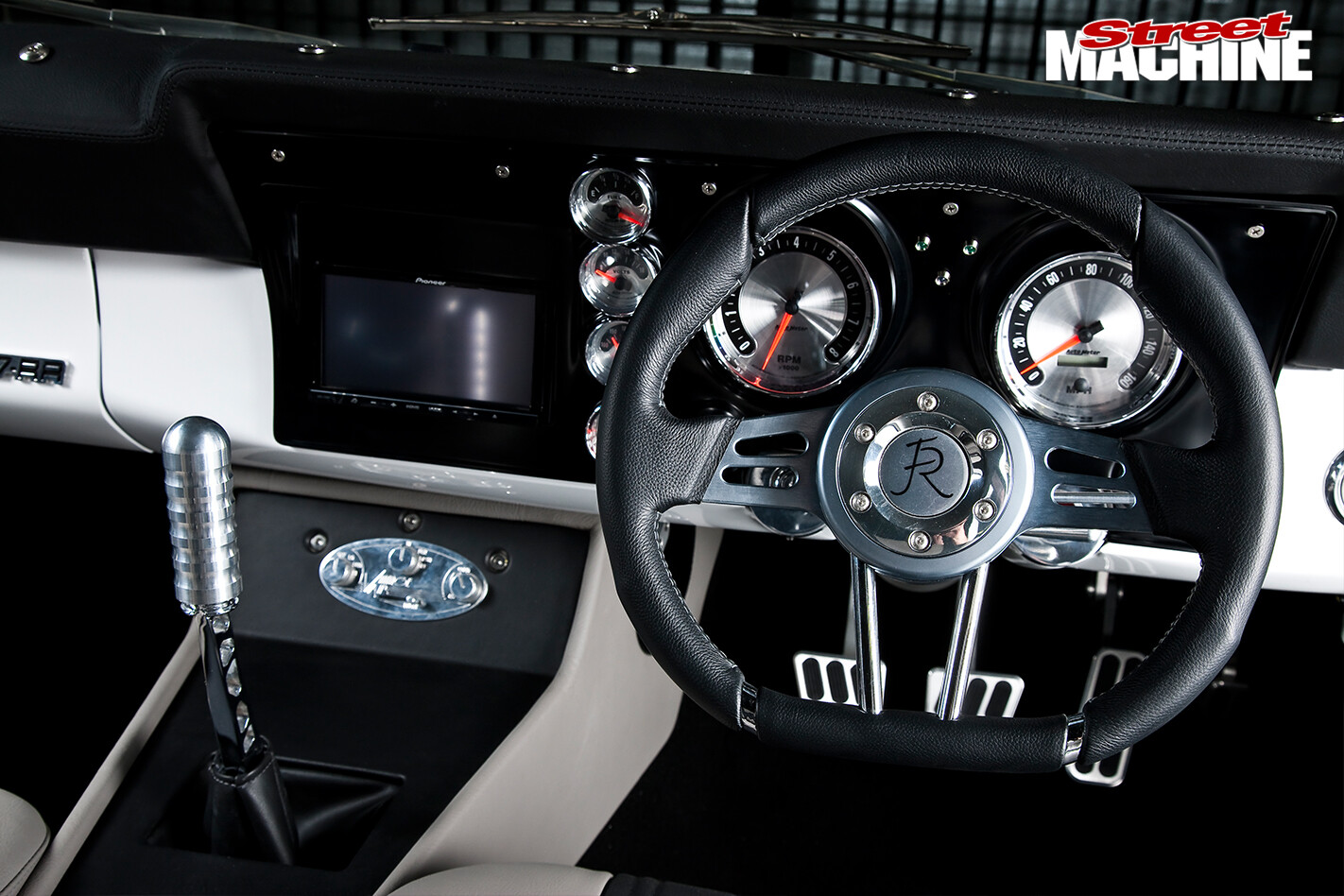 Ford -Falcon -XY-Elite -dash -detail