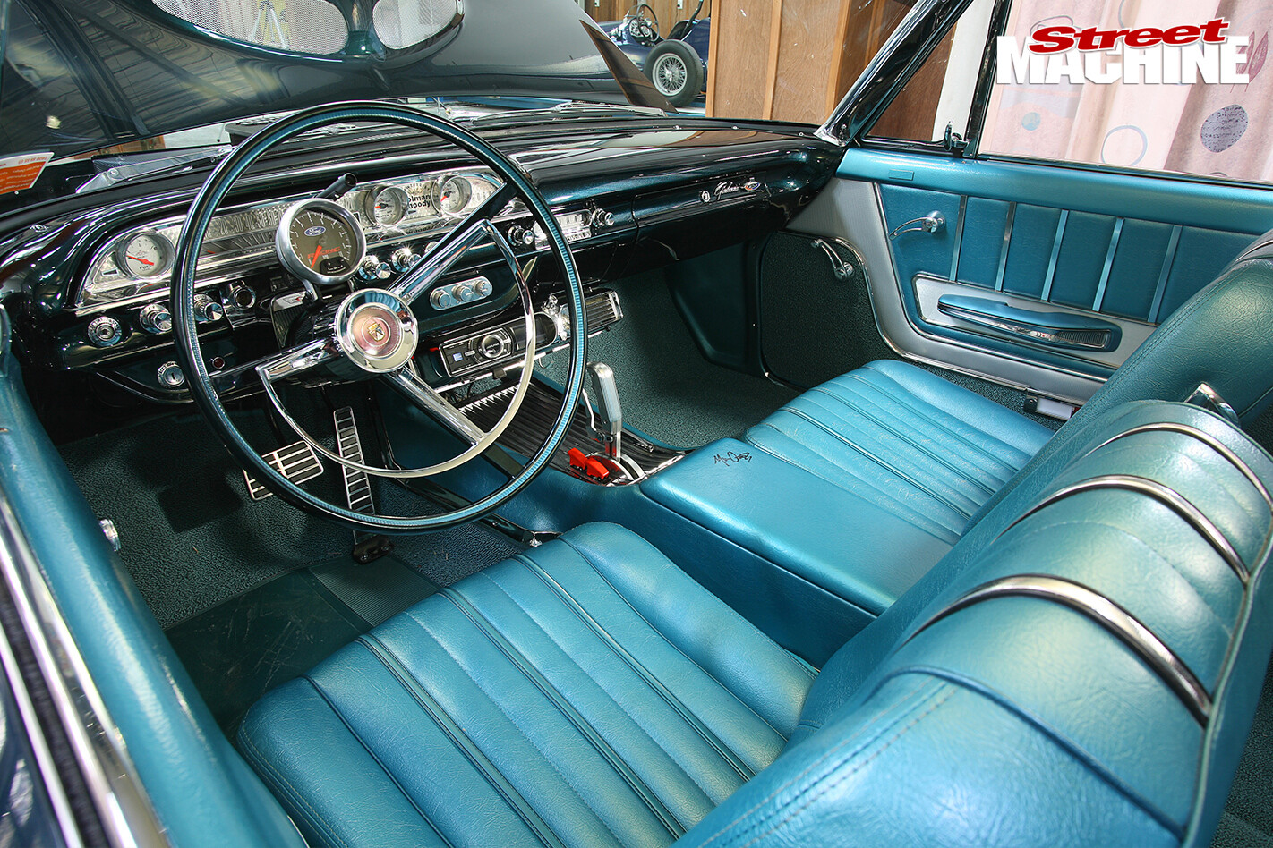 Ford -Galaxie -interior -front