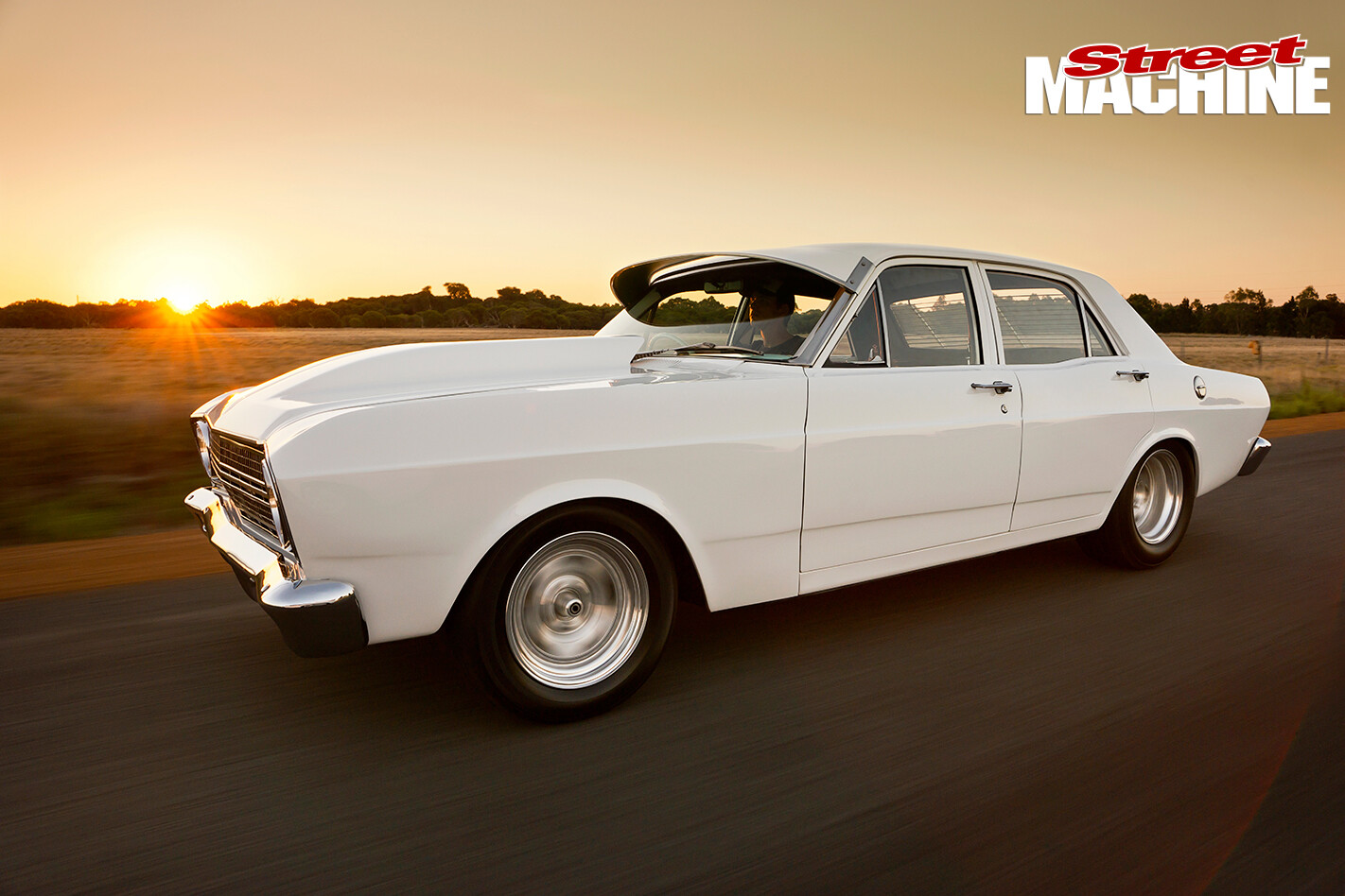 Ford -XR-Falcon -onroad -side