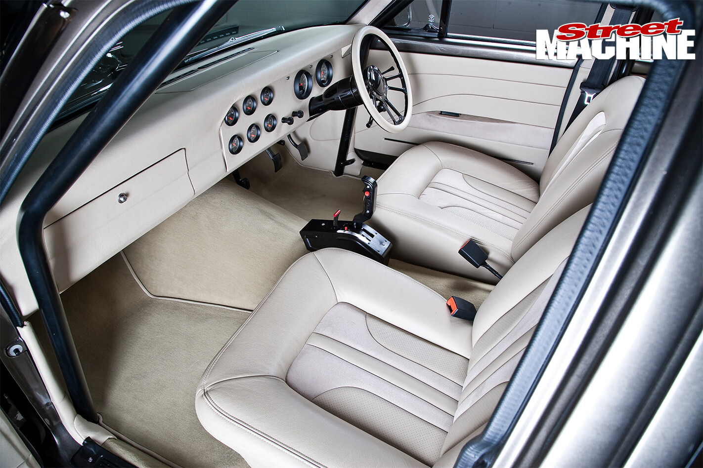 Ford -XY-Falcon -19-interior -front