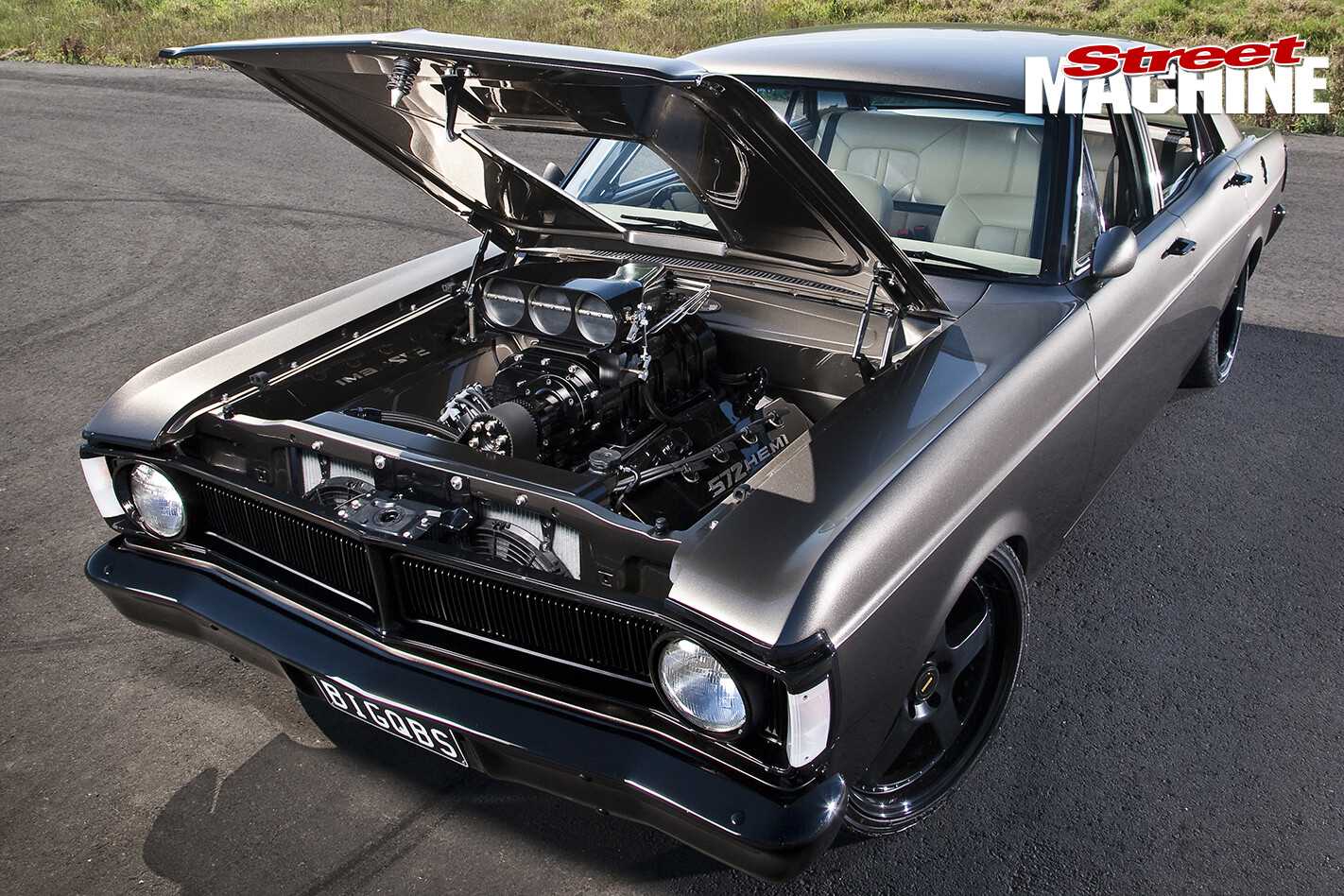 Ford -XY-Falcon -bonnet -up