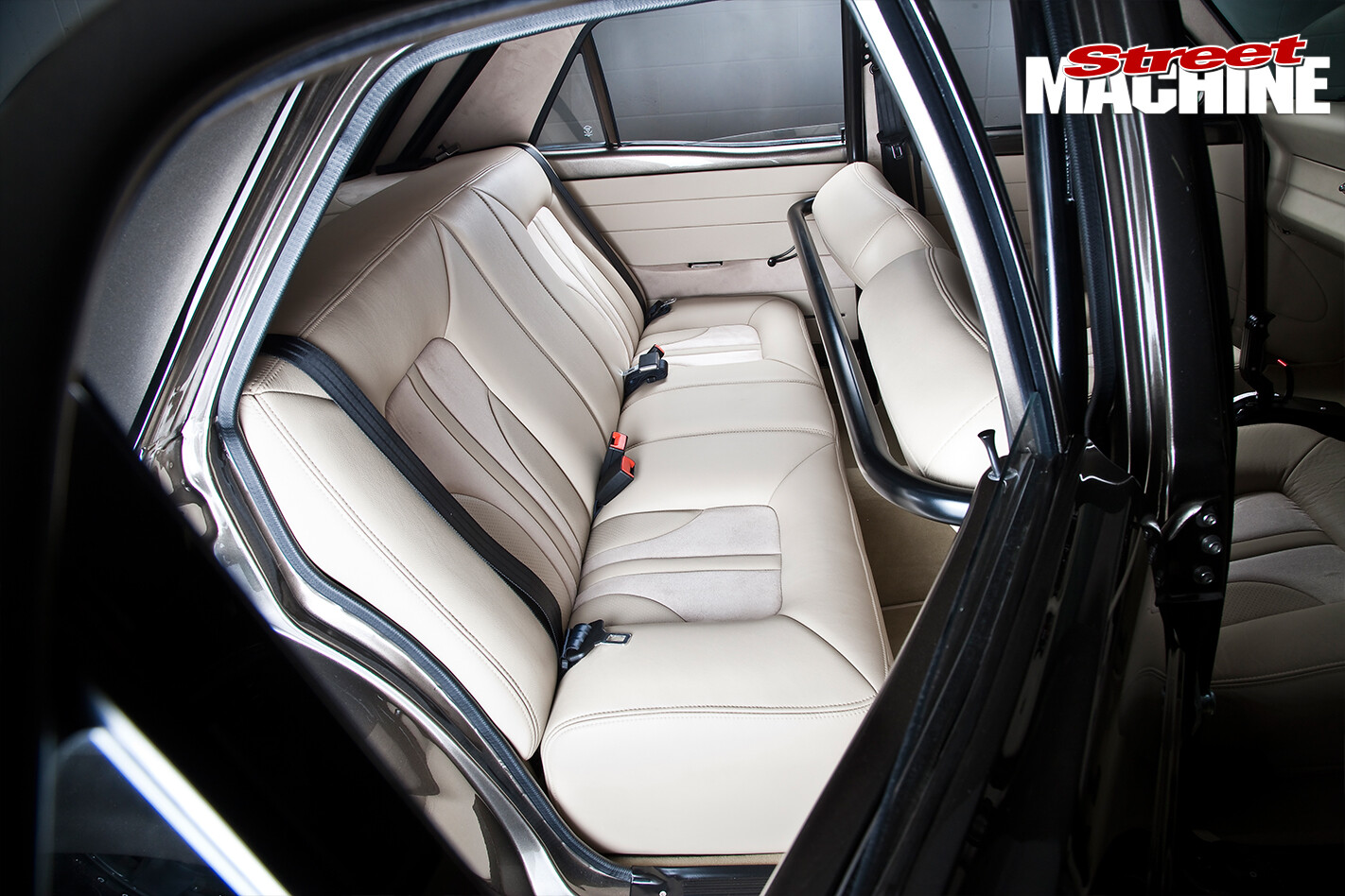 Ford -XY-Falcon -interior -rear
