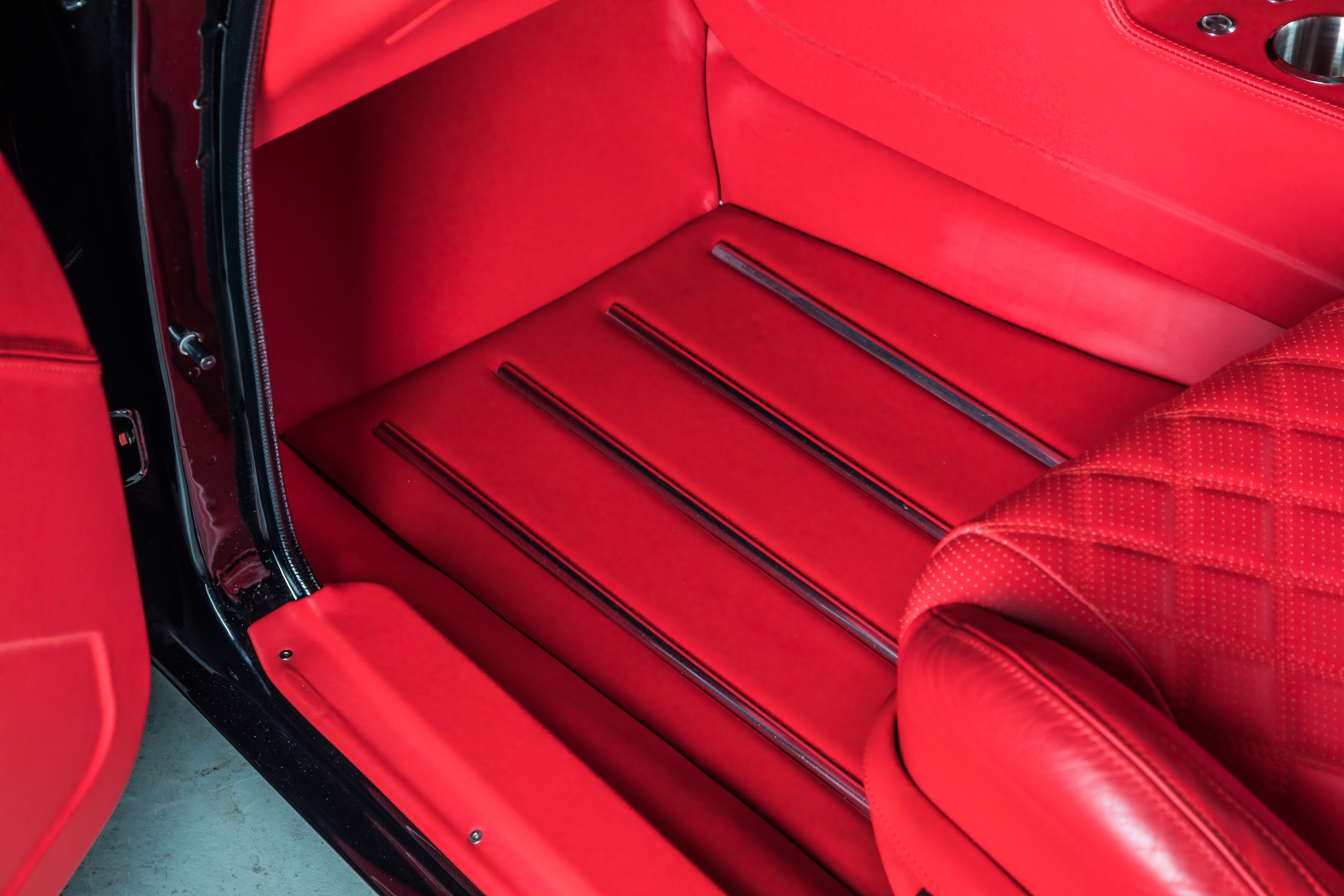 48e1179f/greg eslick hq monaro interior footwell jpg