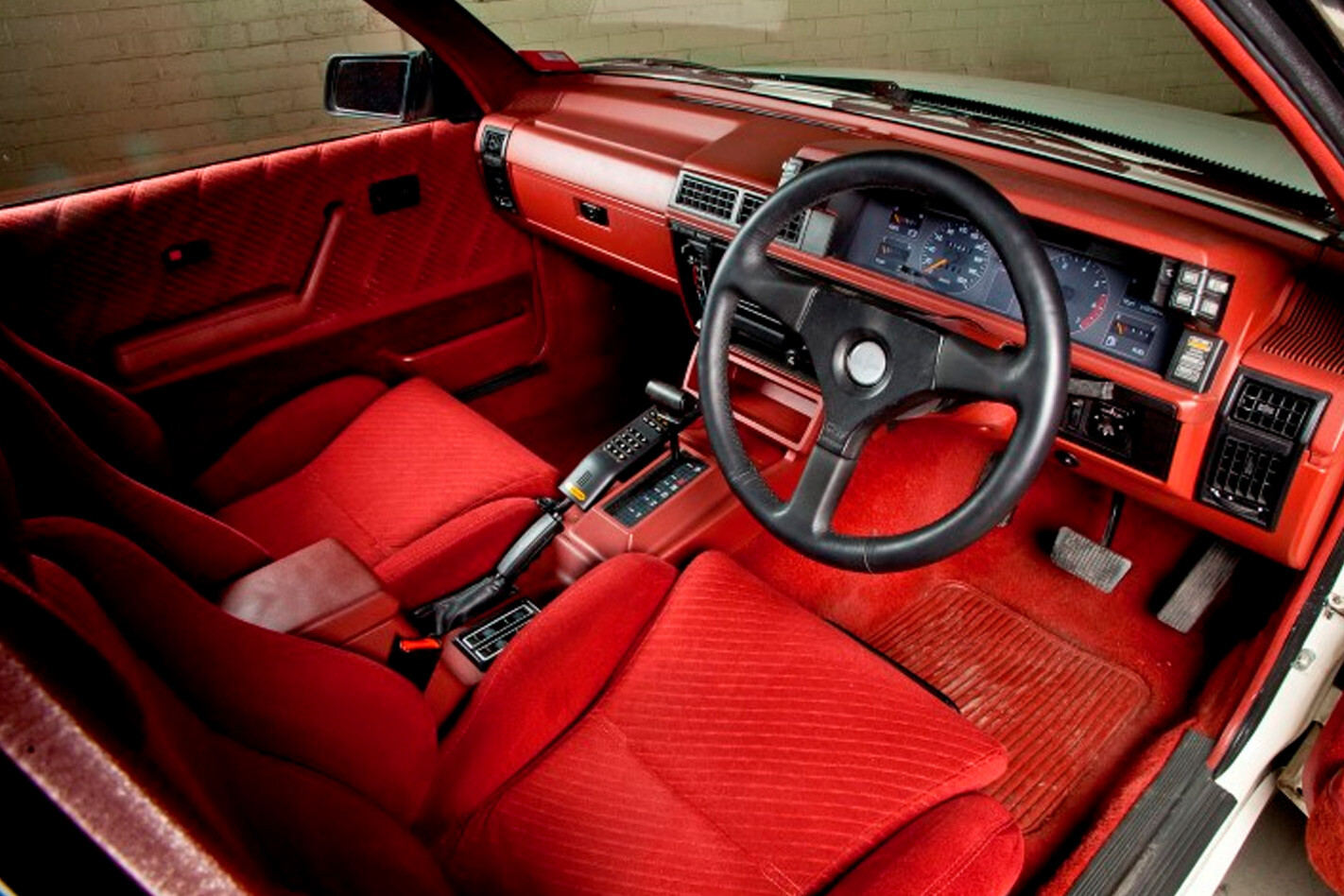 HDT VL Calais interior