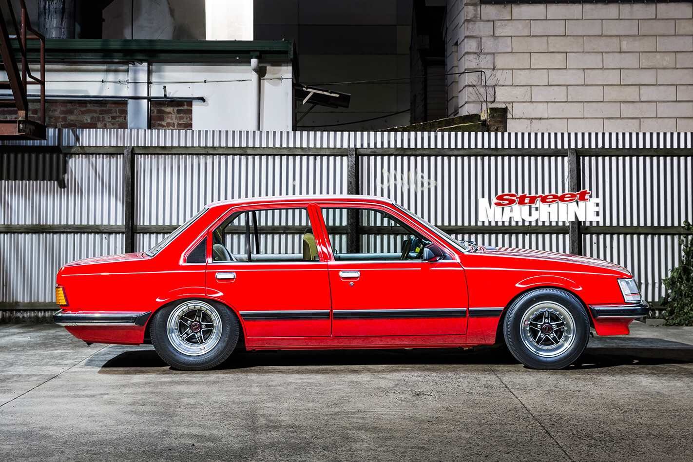 Holden -Commodore -VH-side -view