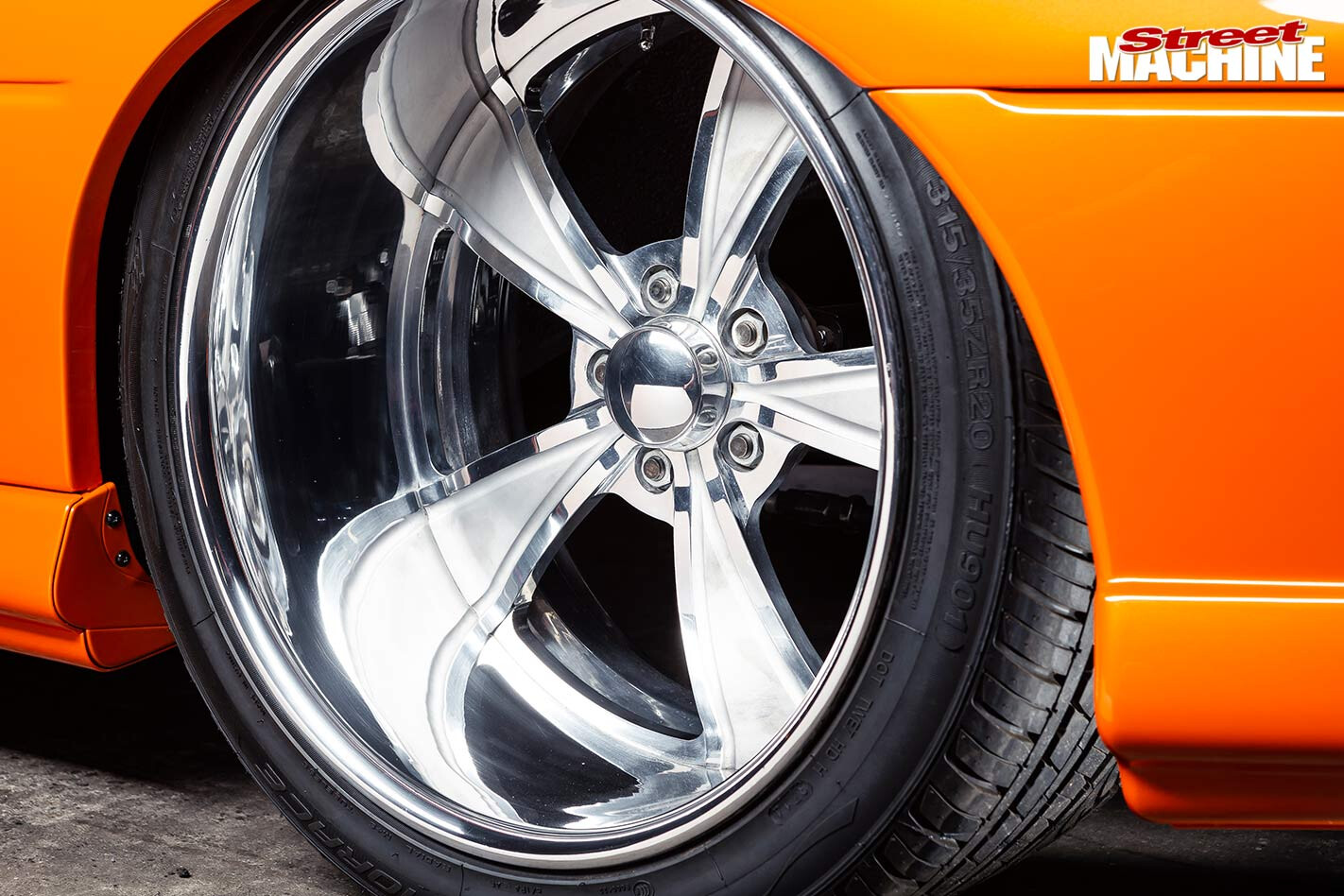 Holden CV8 Monaro wheel