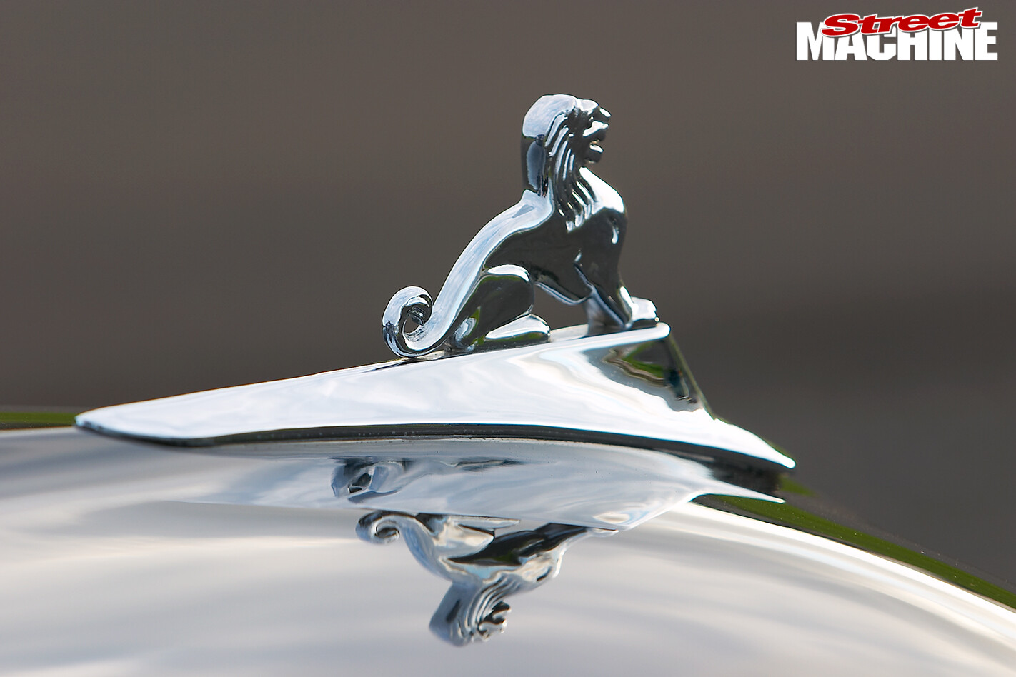 Holden -FX-48-215-bonnet -emblem