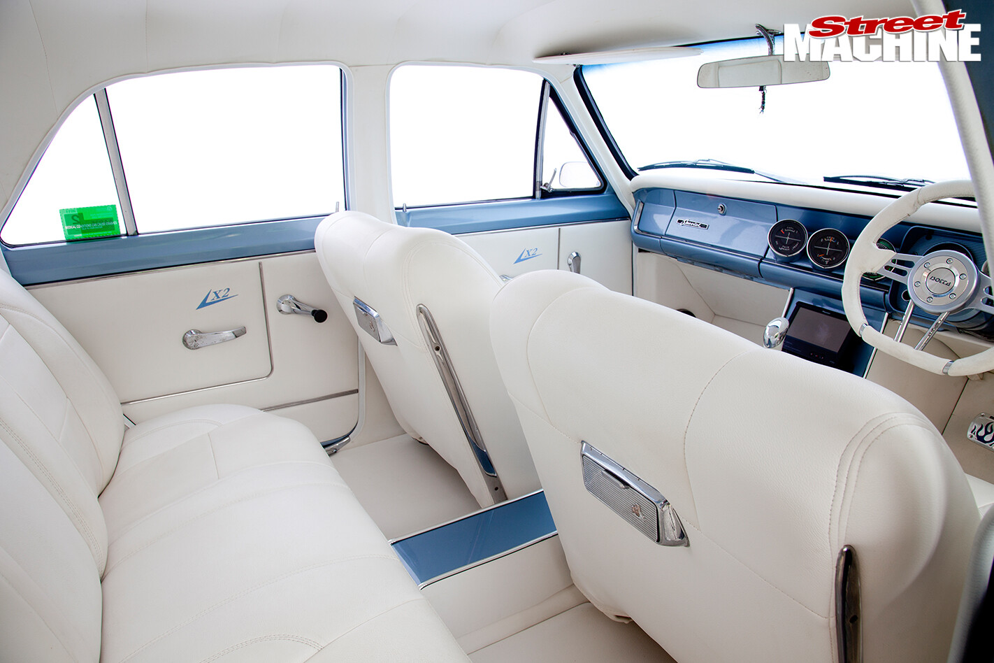 Holden -HD-interior