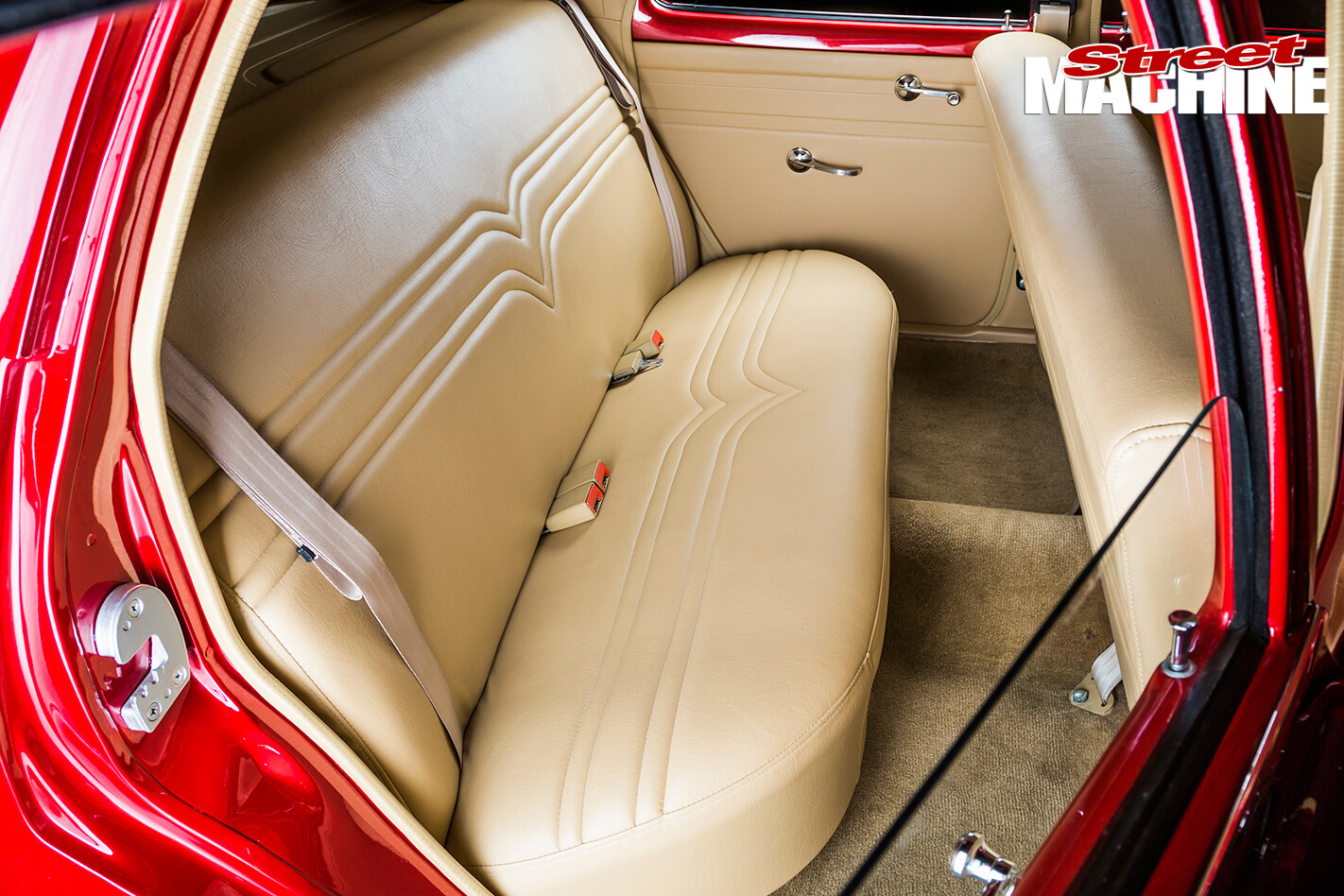Holden -HG-KIngswood -3-interior -rear