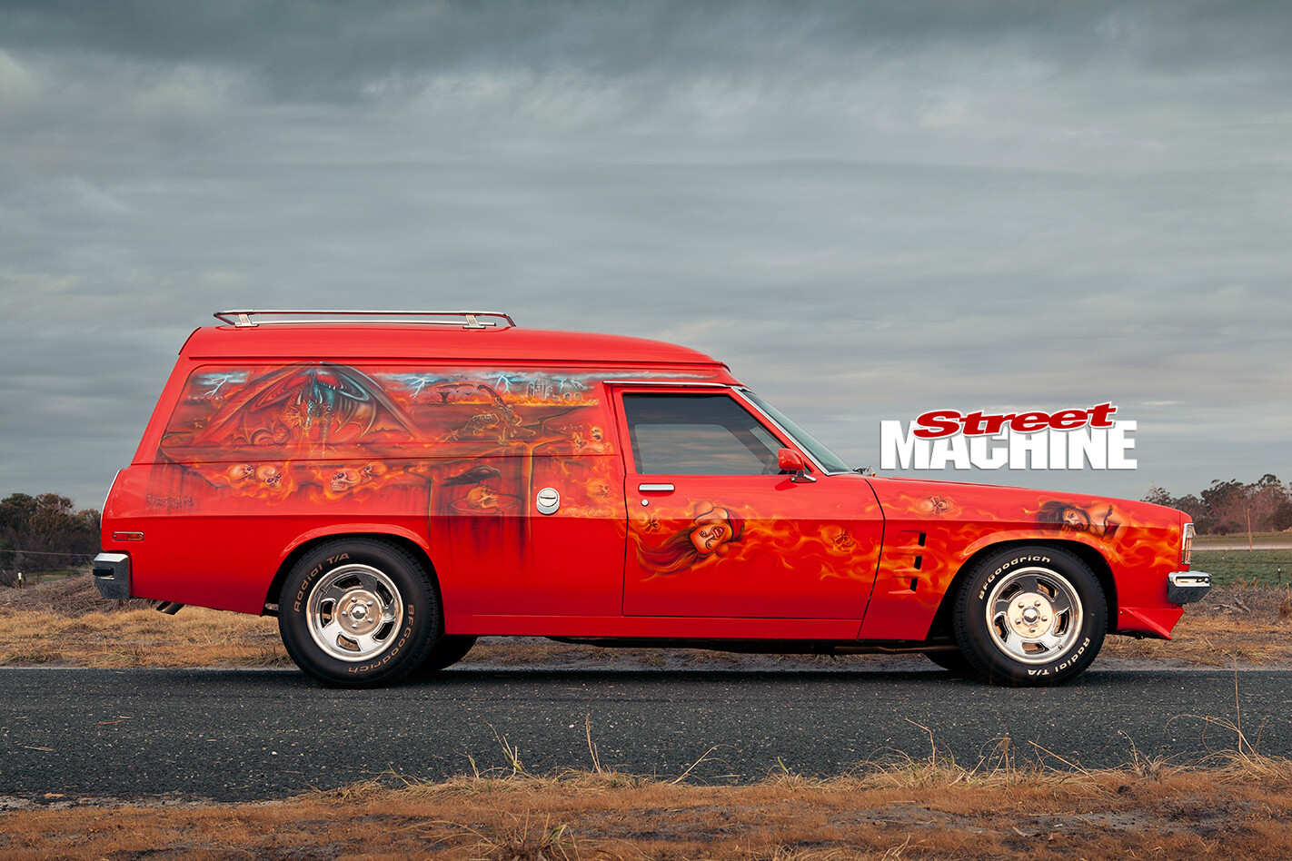 Holden -HJ-Sandman -side -view