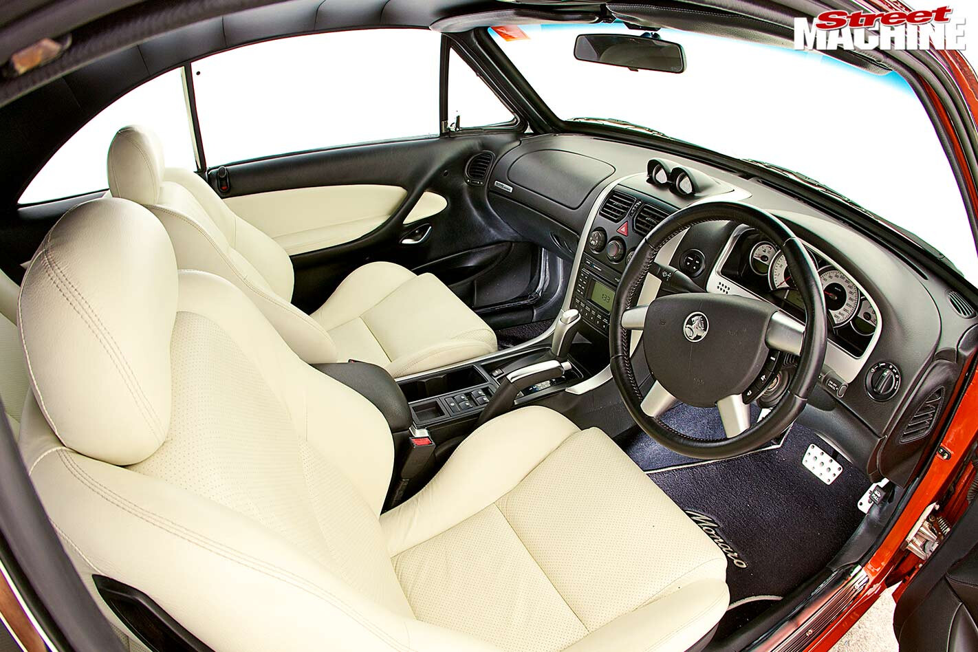 Holden HK GTS Monaro interior