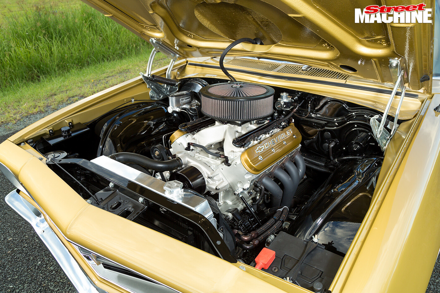 Holden -HQ-Kingswood -engine -bay
