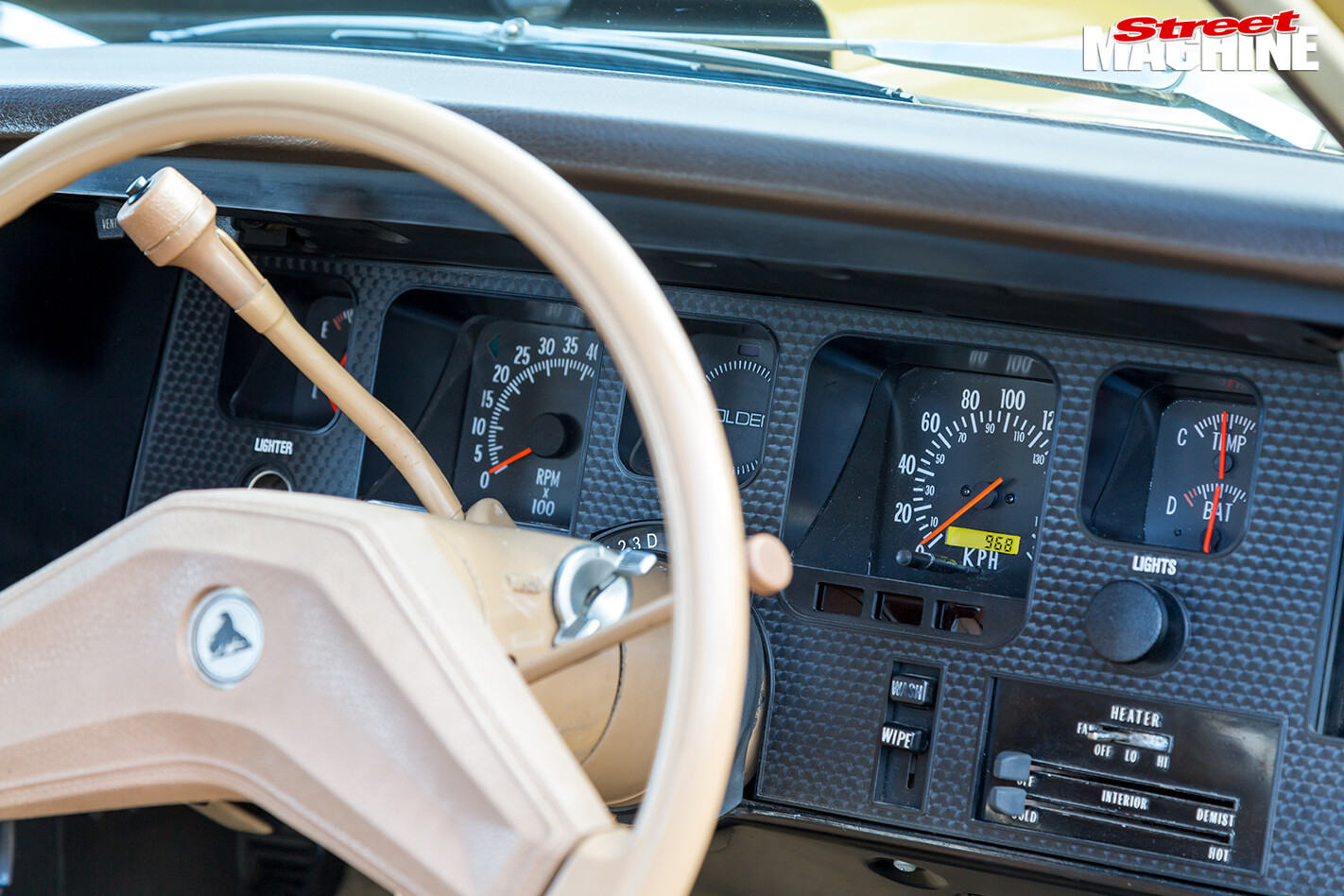 Holden -HQ-Kingswood -interior -dash