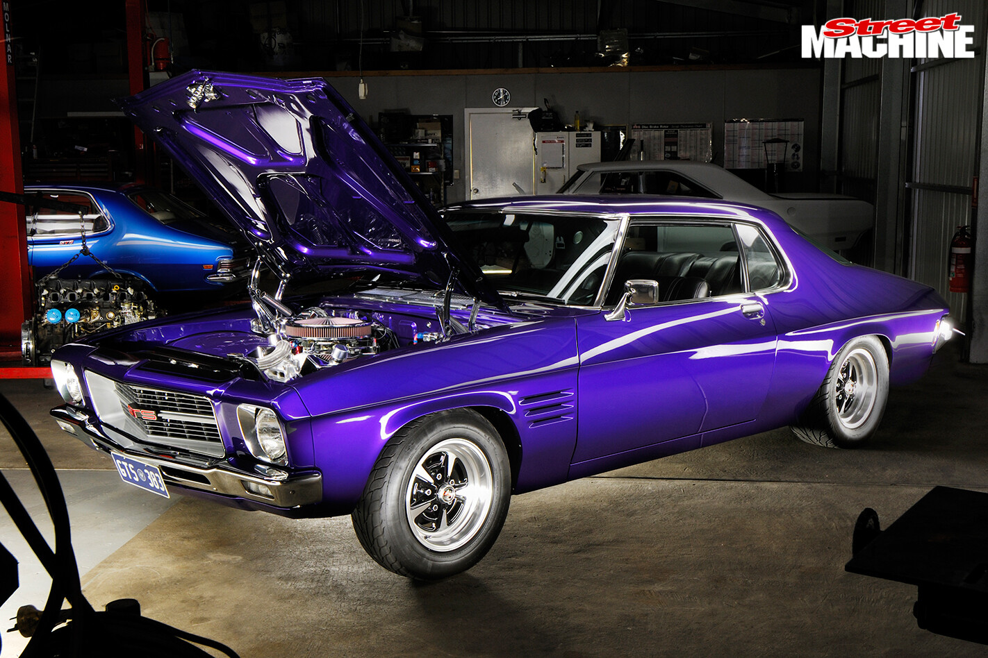 Holden -HQ-Monaro -bonnet -up