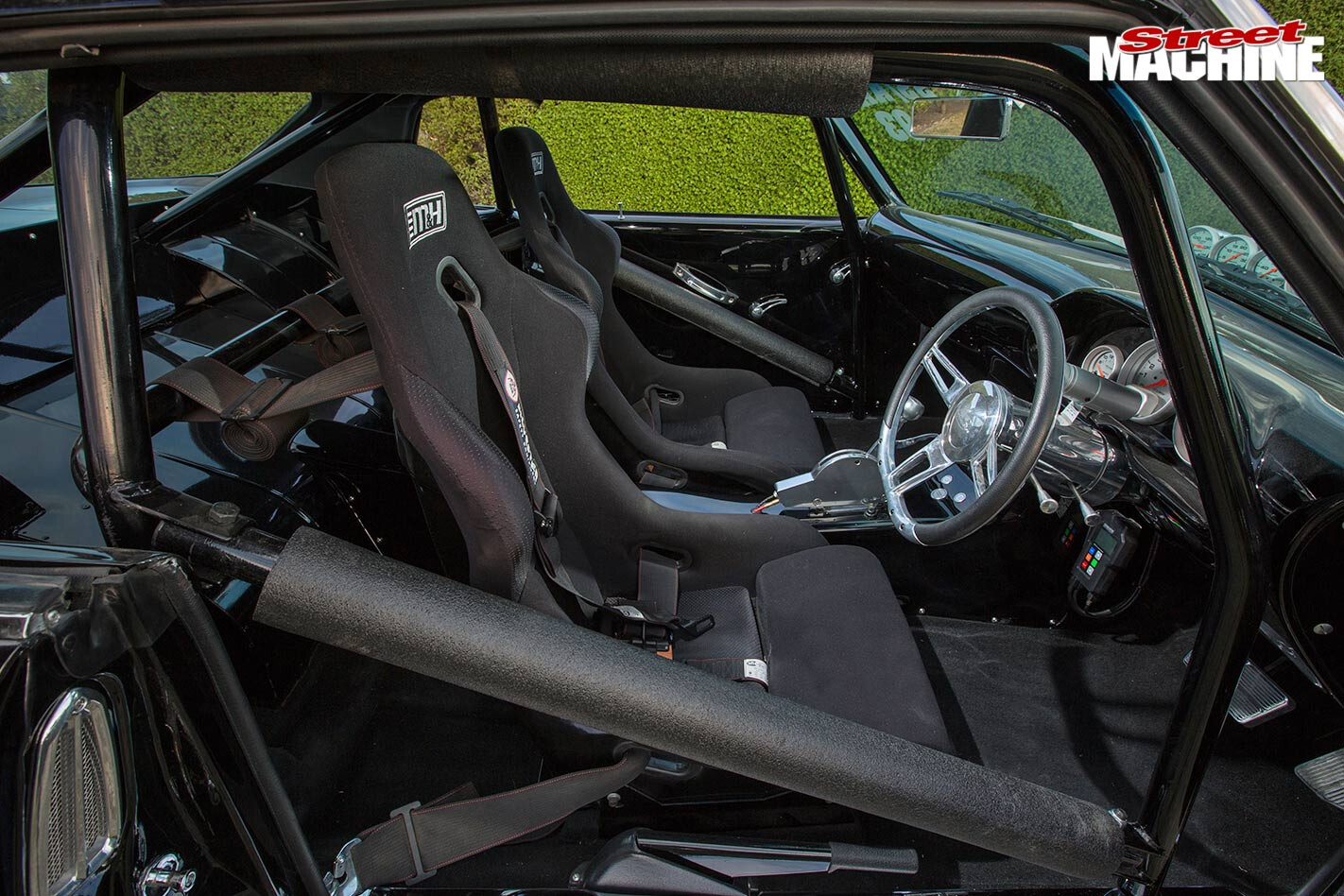 Holden HQ Monaro interior
