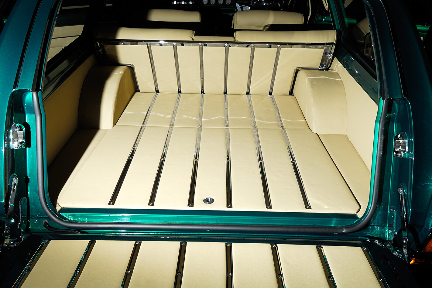 Holden -HR-rear -boot