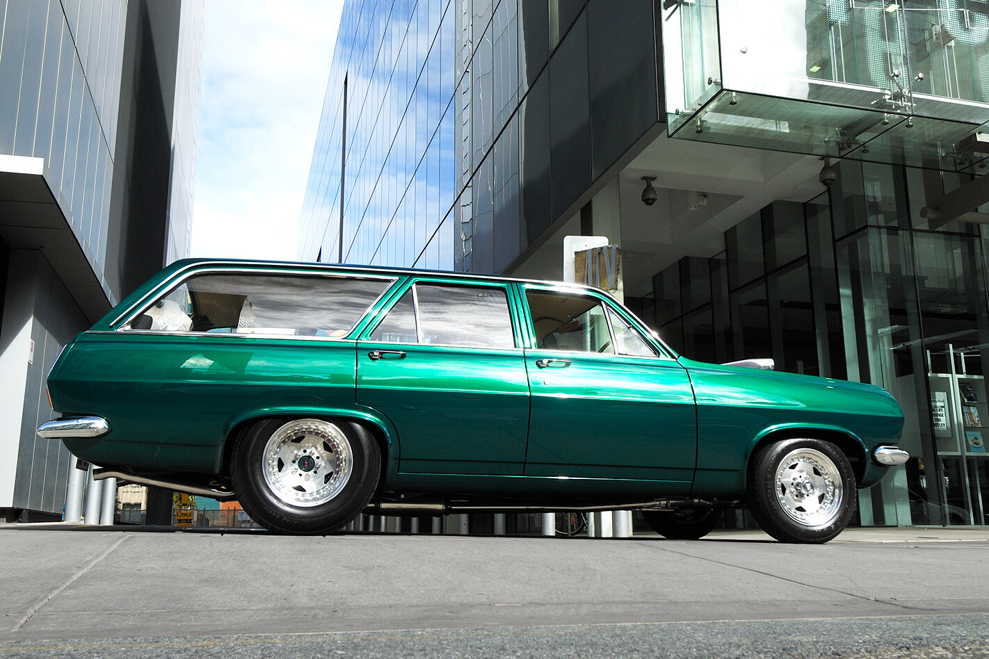 Holden -HR-wagon -sideview