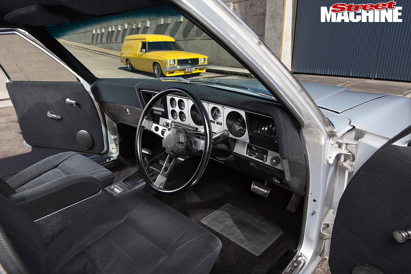 Holden -HX-Sandman -interior -dash