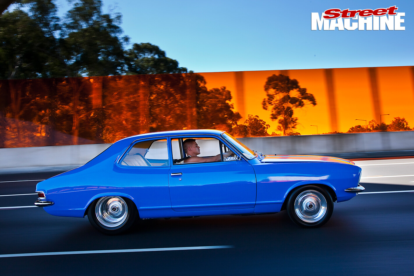 Holden -LJ-Torana -Coupe -side