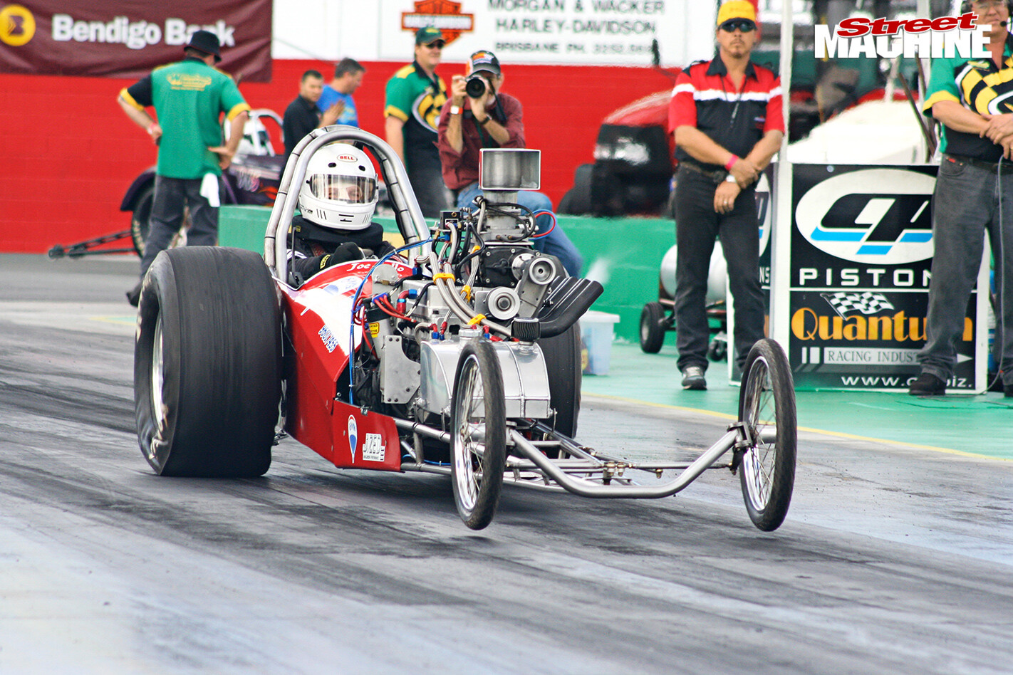 Holden -red -motor -drag
