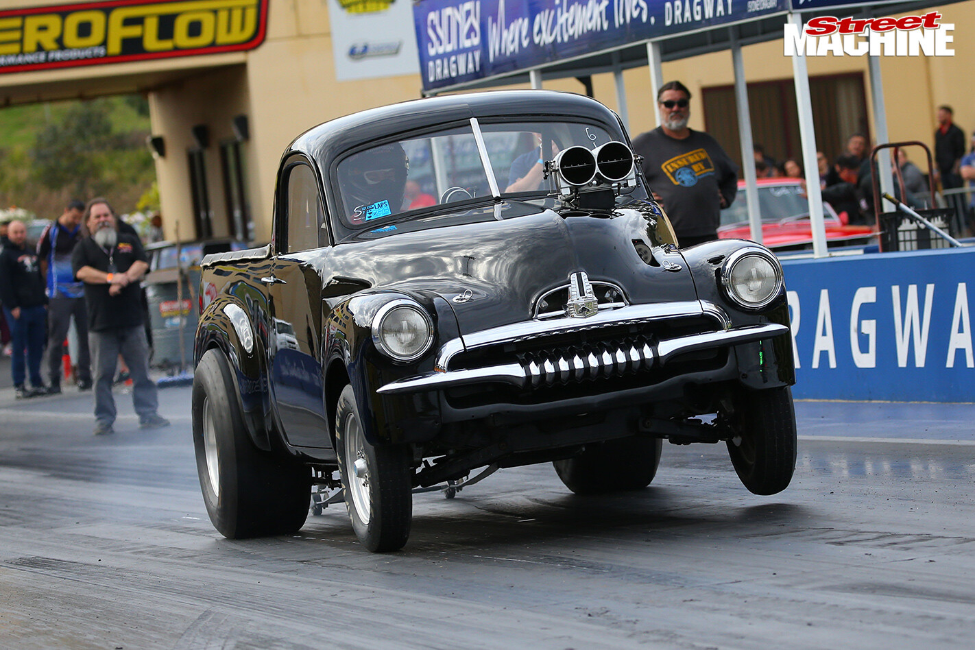 Holden -red -motor -fj -ute -drag