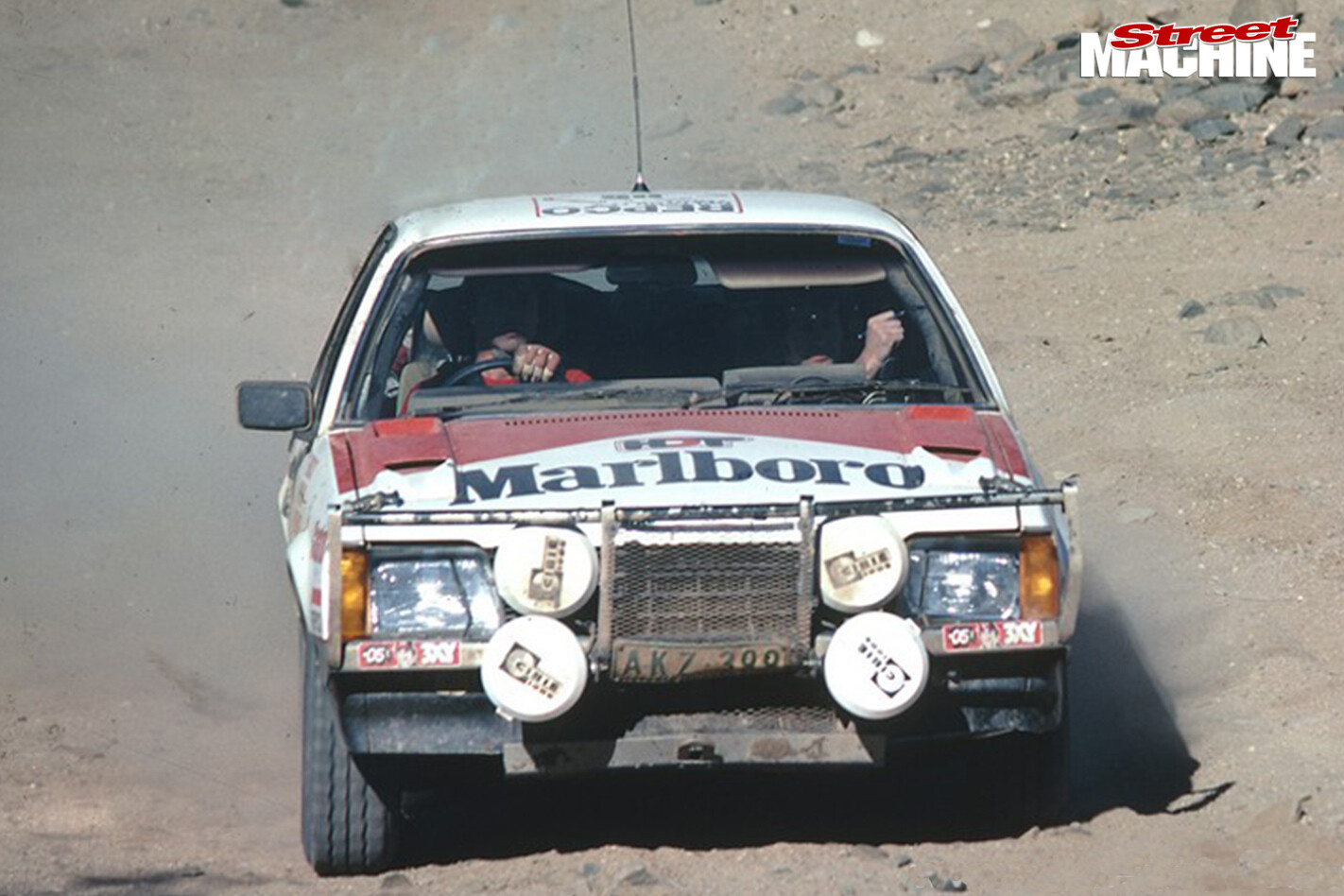 Holden -red -motor -rally -commodore