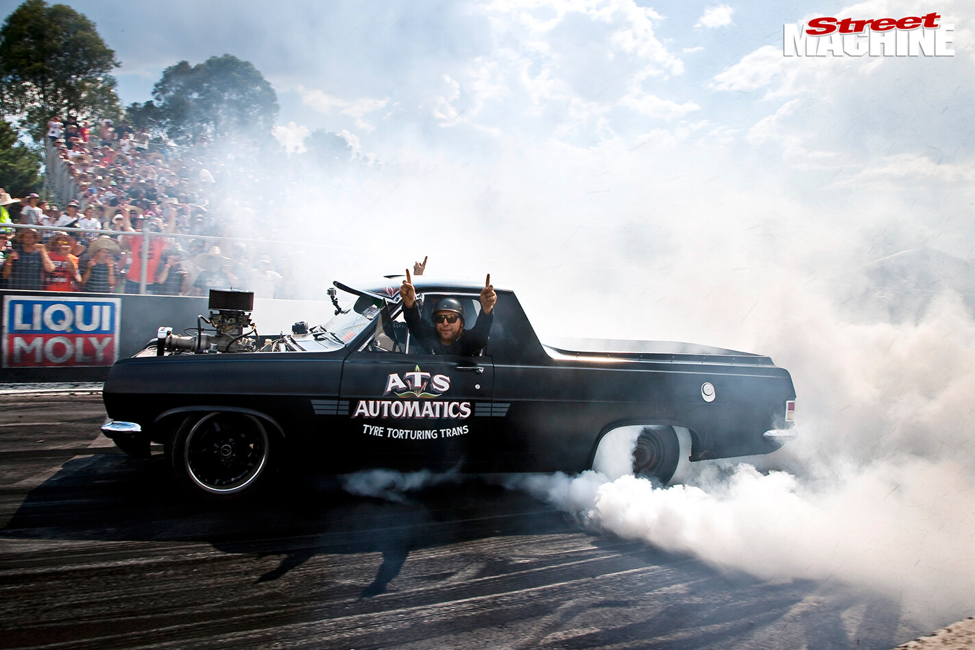 Holden -red -motor -ute -burnout