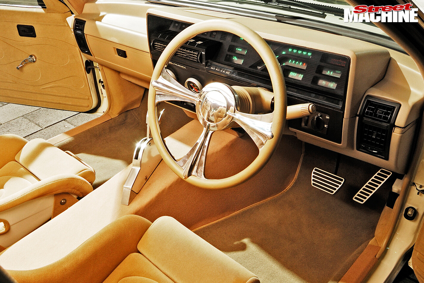 Holden -vk -commodore -dash