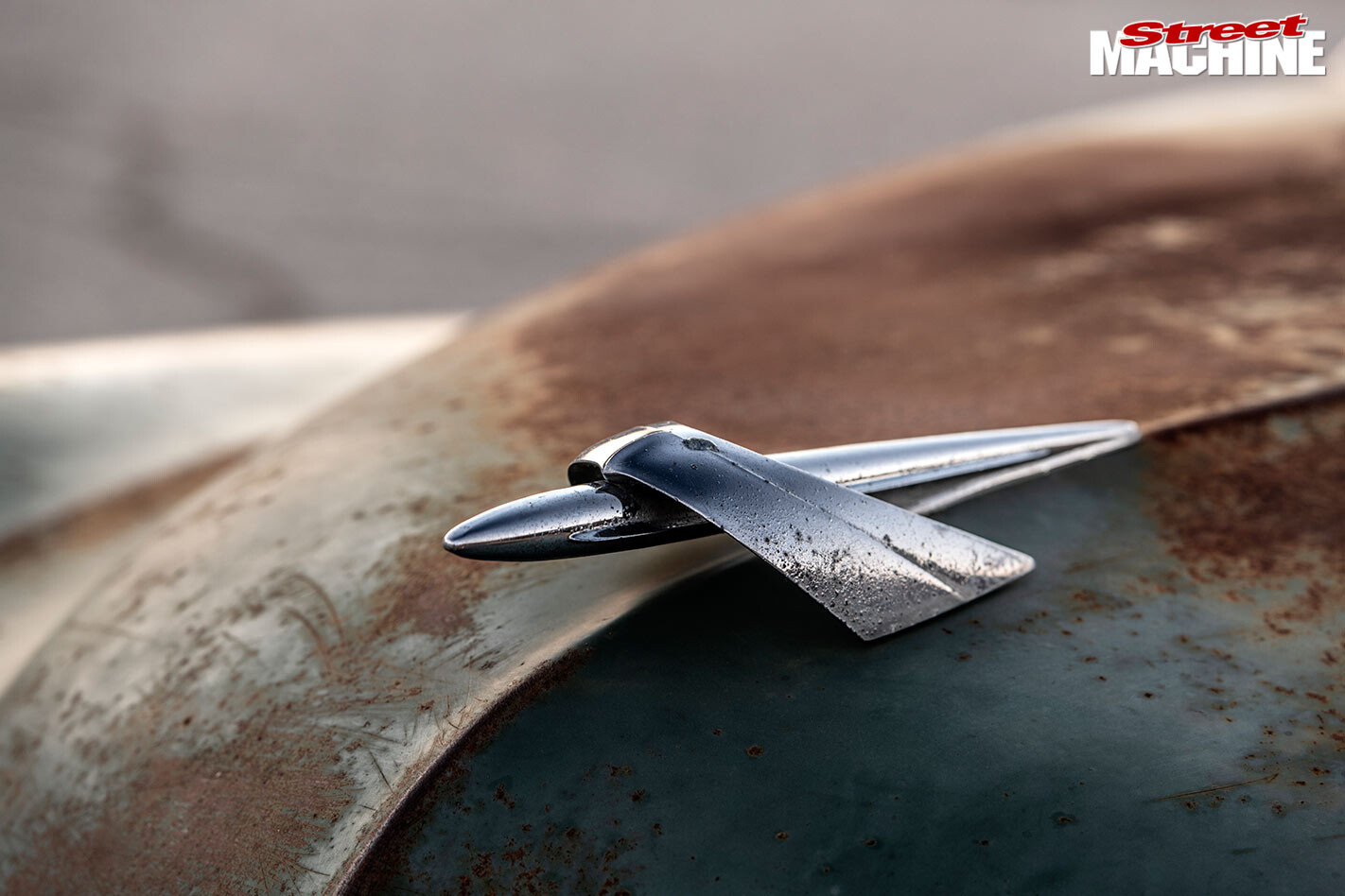 Icon Mercury bonnet symbol