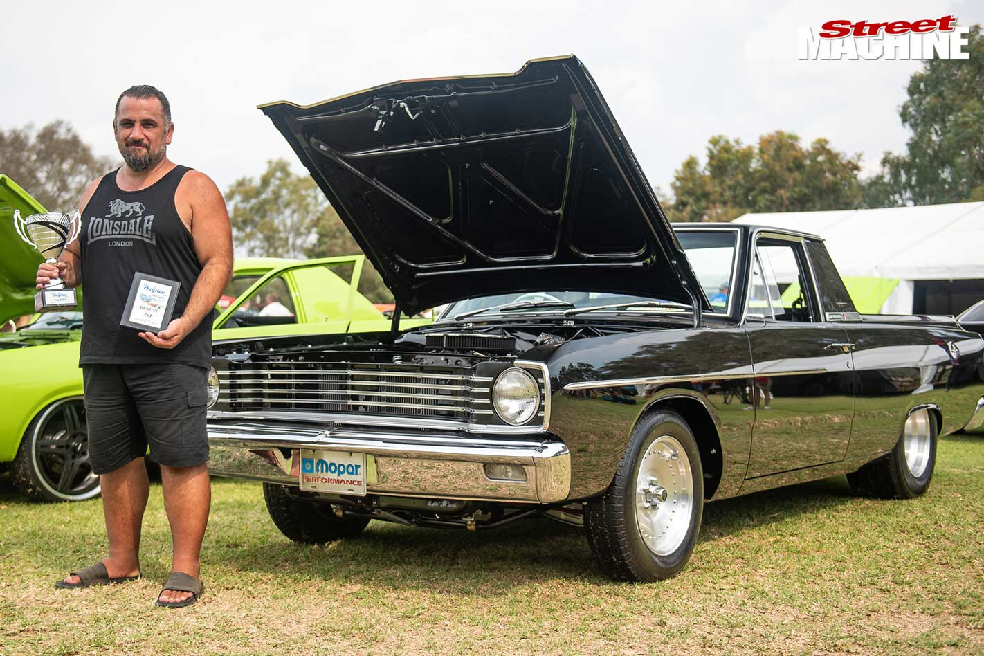 loui vassos black chrysler ve ute