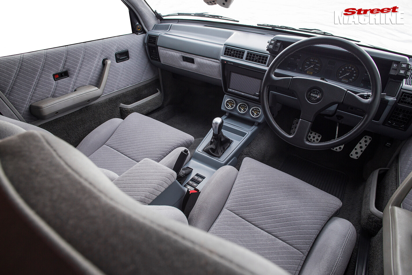 LS6-POWERED-1988-HOLDEN-VL-CALAIS-interior